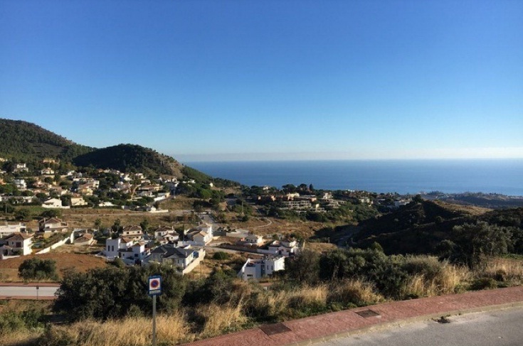 SOLAR URBANO EN EL HIGUERON