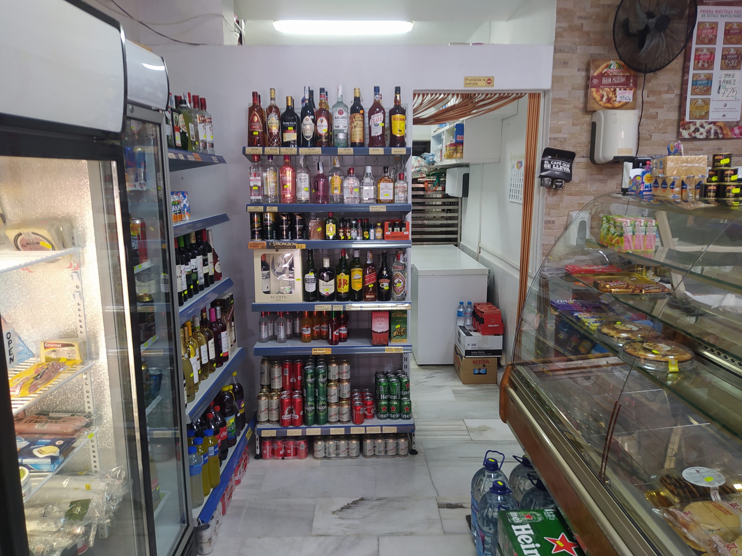 TRASPASO DE NEGOCIO LOTERIA Y SUPERMERCADO/  SUPERMARKET FOR LEASE
