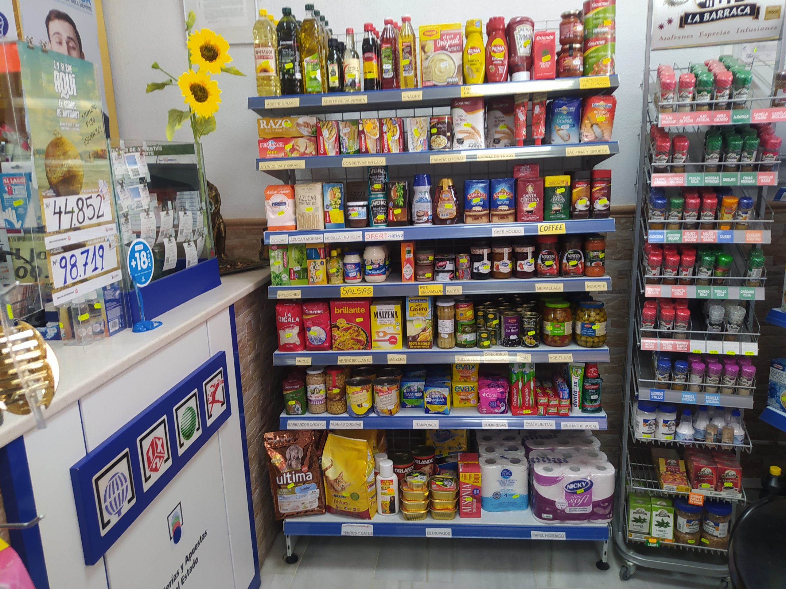 TRASPASO DE NEGOCIO LOTERIA Y SUPERMERCADO/  SUPERMARKET FOR LEASE