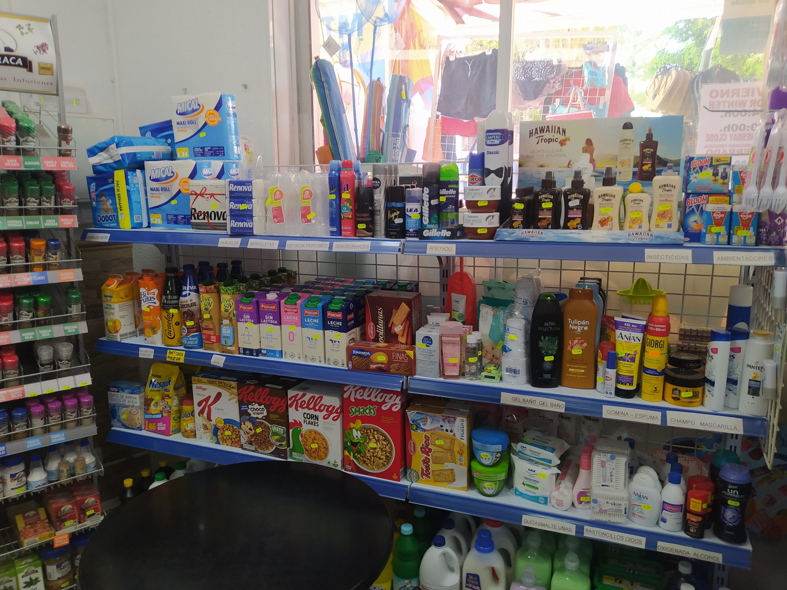 TRASPASO DE NEGOCIO LOTERIA Y SUPERMERCADO/  SUPERMARKET FOR LEASE
