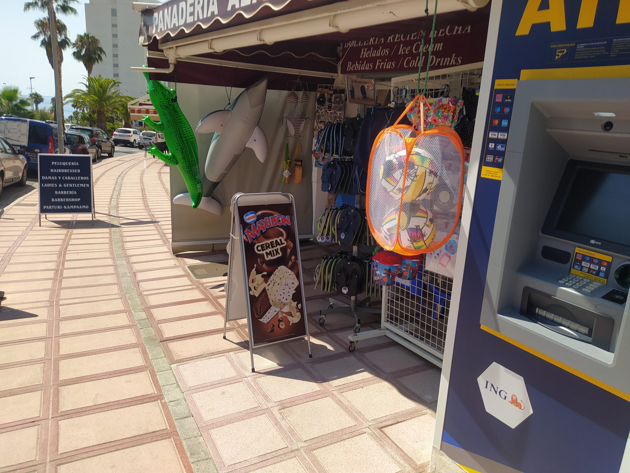 TRASPASO DE NEGOCIO LOTERIA Y SUPERMERCADO/  SUPERMARKET FOR LEASE